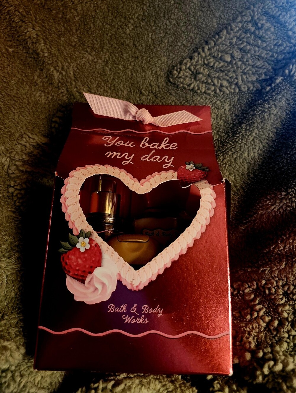 Bath & Body Works "You Bake My Day" Strawberry Gift Set